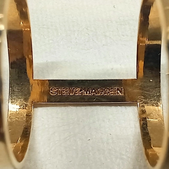 Steve Madden Double Band - Knuckle RINGW/ Crystal Gold Plated  Size 7 NEW - Picture 3 of 6